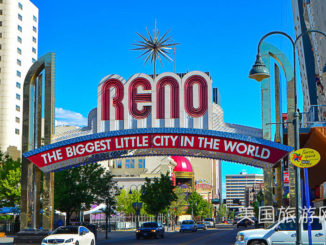雷諾市最著名的地標－雷諾拱門，上標有城市口號“雷諾，世界最大的小城”（Reno, the Biggest Little City in the World）。（攝影：李旭生）