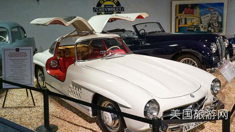 雷诺的“国家汽车博物馆”中的藏车－1956年款鸥翼奔驰跑车。（摄影：李旭生）