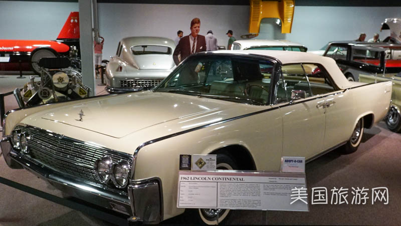 雷诺的“国家汽车博物馆”中的藏车－肯尼迪总统的座驾1962年款林肯大陆Lincoln Continental。（摄影：李旭生）