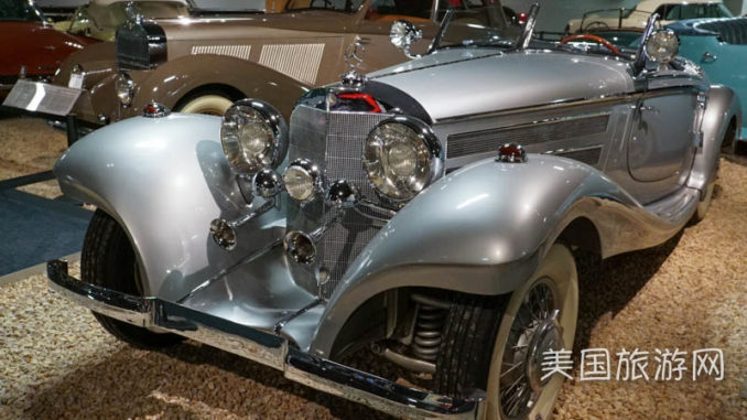 雷诺“国家汽车博物馆”中的藏车－银光闪闪的1936年款奔驰Mercedes-Benz。（摄影：李旭生）